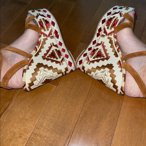 ❤️Gianvito Rossi size 7 wedges- offers welcomed!!!!!❤️ - Picture 4 of 14